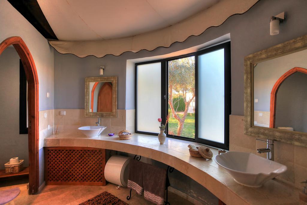 Villa Marco Au Jardin Des Senteurs El Ain Esterno foto