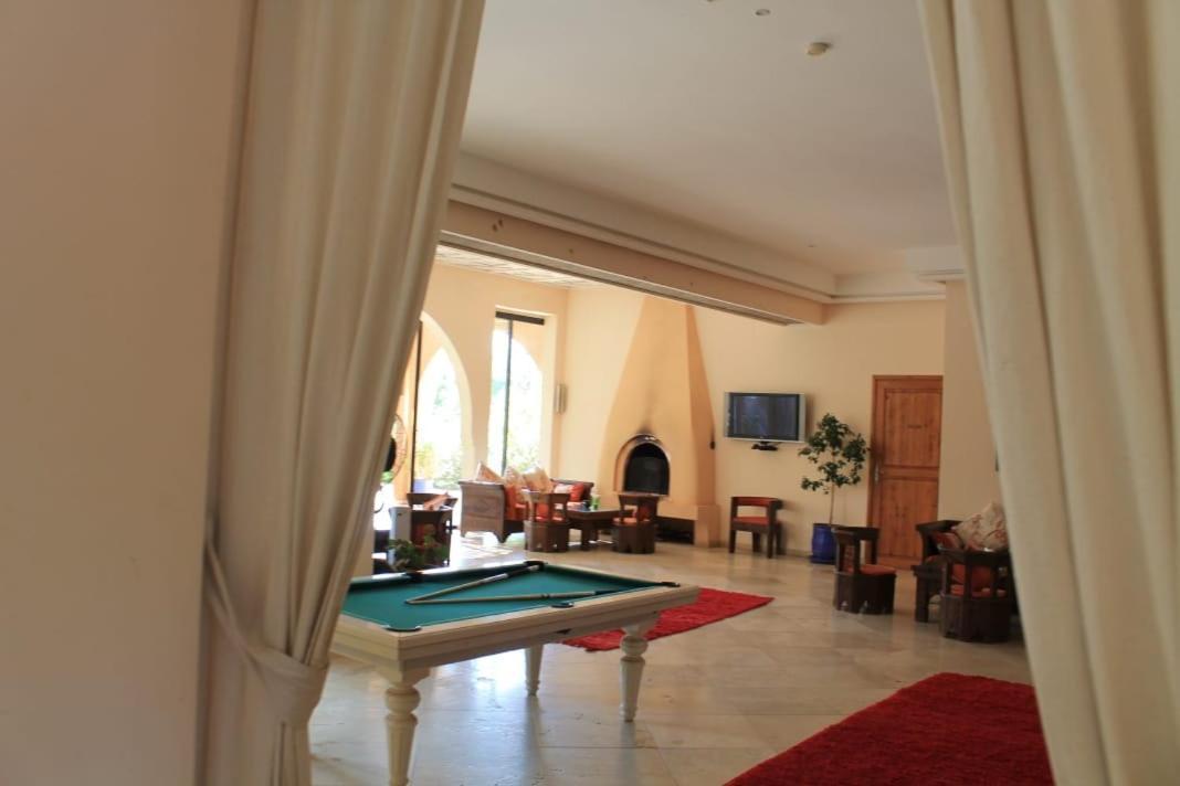 Villa Marco Au Jardin Des Senteurs El Ain Esterno foto